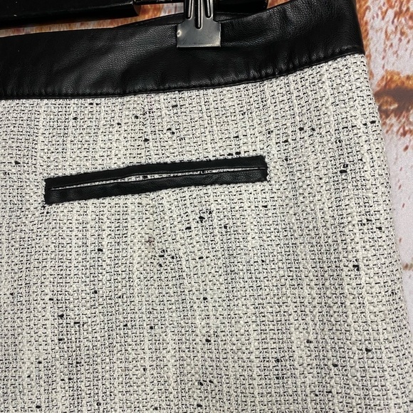 Forever 21 White Woven Tweed Shorts Faux Leather Trim Large - Picture 5 of 7